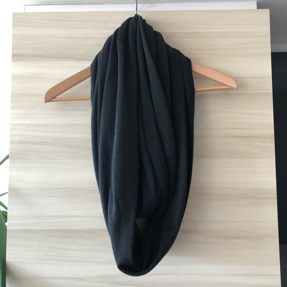 BLACK INFINITY SCARF - Picture 3 of 3